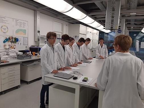 NEWS Besuch Roche Labor